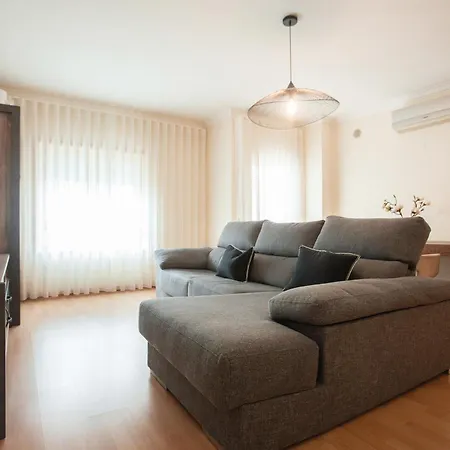 Modern 2-bedroom Flat In Odivelas