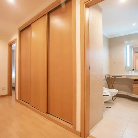 Modern 2-bedroom Flat In Odivelas *